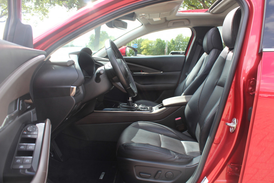 Mazda CX-30 2.0 e-SkyActiv-X M Hybrid Luxury / Schiufdak / Camera / Head-up / Leder / 18'' / Navigatie / Stoelverwarming / DAB / ACC