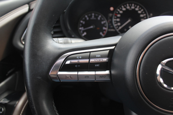 Mazda CX-30 2.0 e-SkyActiv-X M Hybrid Luxury / Schiufdak / Camera / Head-up / Leder / 18'' / Navigatie / Stoelverwarming / DAB / ACC