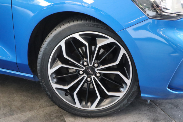 Ford Focus 1.0 EcoBoost ST Line Business CruiseControl Navigatie Laneassist 18''LM PDC