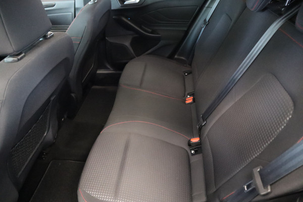 Ford Focus 1.0 EcoBoost ST Line Business CruiseControl Navigatie Laneassist 18''LM PDC