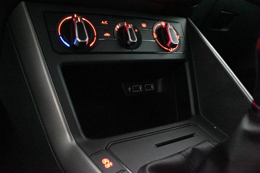 Volkswagen Polo 1.0 MPI Comfortline > Cruise control/Carplay/Getint glas/18inch/all season banden