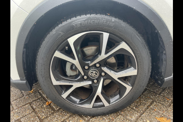 Toyota C-HR 1.8 Hybrid First Edition | parkeersensoren | Dealer onderhouden | Dode hoek detectie