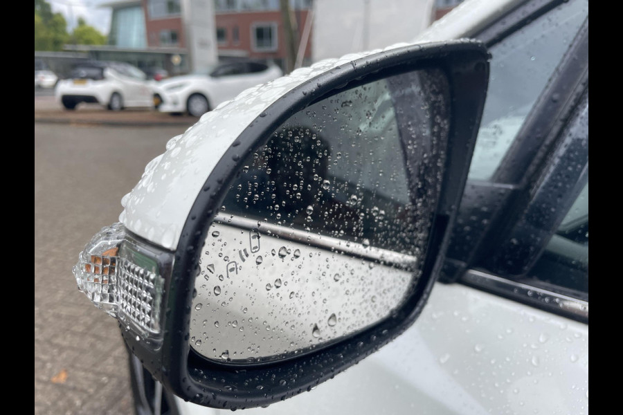 Toyota C-HR 1.8 Hybrid First Edition | parkeersensoren | Dealer onderhouden | Dode hoek detectie