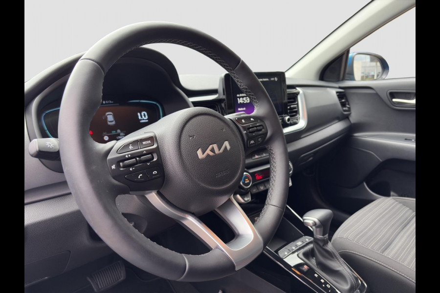 Kia Stonic 1.0 T-GDi MHEV DynamicPlusLine Automaat | Camera | LMV | Cruise | Navi | LED | Stoel- en Stuurverwarming | Privacy Glass | Apple Carplay & Android Auto | Kia Stonic 1.0 T-GDi MHEV DynamicPlusLine Automaat | Camera | LMV | Cruise | Navi | LED | Stoel- en Stuurverwarming | Privacy Glass | Apple Carplay & Android Auto |