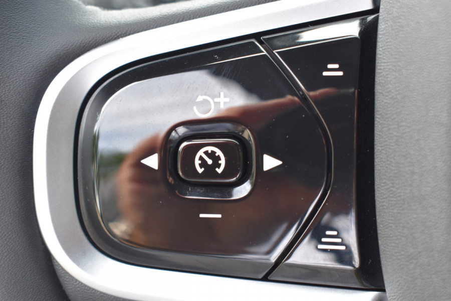 Volvo V60 2.0 T6 350 PK Plug-in hybrid AWD Plus Dark ACC | Pilot Assist | Stoel stuurverwarming | Camera | Harman Kardon