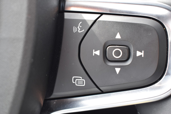 Volvo XC40 Single Motor Extended Range Plus 82 kWh ACC | Pilot Assist | Stoel Stuur verwarming | Trekhaak | Key Less | 19 inch