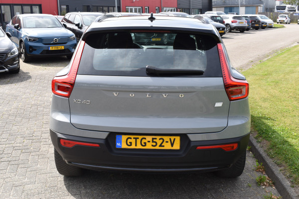 Volvo XC40 Single Motor Extended Range Plus 82 kWh ACC | Pilot Assist | Stoel Stuur verwarming | Trekhaak | Key Less | 19 inch