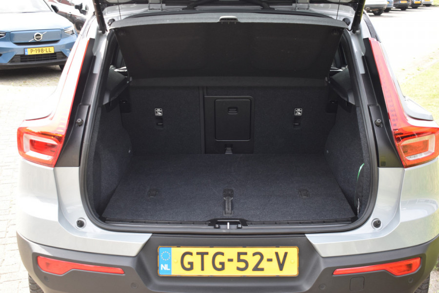 Volvo XC40 Single Motor Extended Range Plus 82 kWh ACC | Pilot Assist | Stoel Stuur verwarming | Trekhaak | Key Less | 19 inch