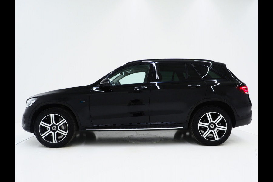 Mercedes-Benz GLC 300e 4MATIC Premium Night Black | Panoramadak | 360 | Keyless | Adaptive Cruise | Treeplanken | Carplay