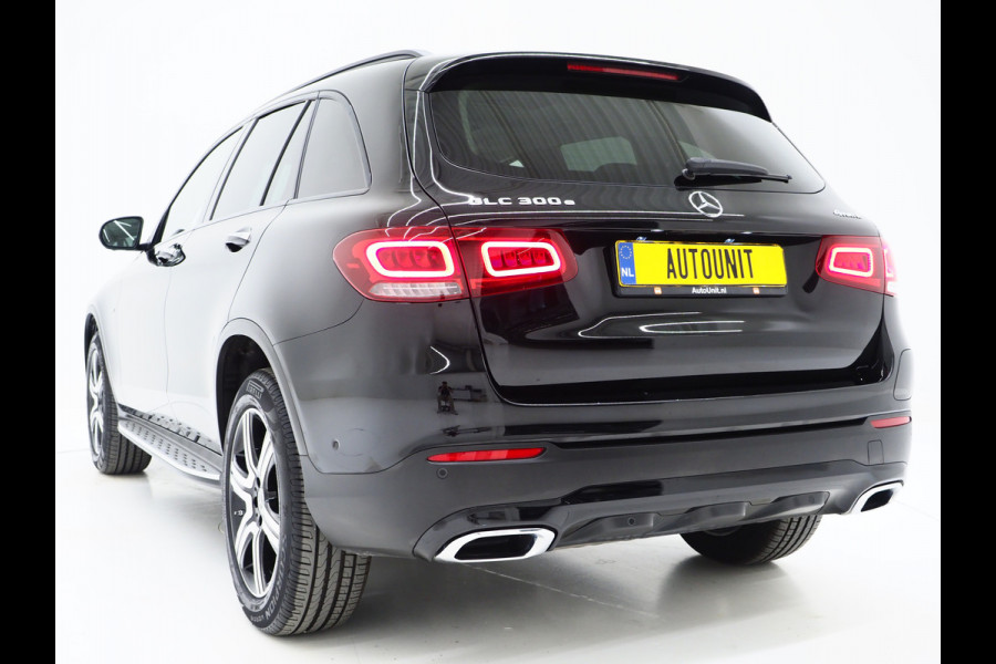 Mercedes-Benz GLC 300e 4MATIC Premium Night Black | Panoramadak | 360 | Keyless | Adaptive Cruise | Treeplanken | Carplay