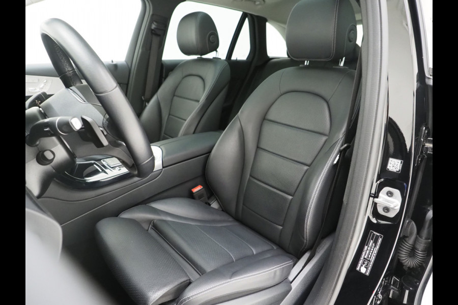 Mercedes-Benz GLC 300e 4MATIC Premium Night Black | Panoramadak | 360 | Keyless | Adaptive Cruise | Treeplanken | Carplay