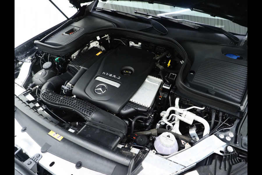 Mercedes-Benz GLC 300e 4MATIC Premium Night Black | Panoramadak | 360 | Keyless | Adaptive Cruise | Treeplanken | Carplay