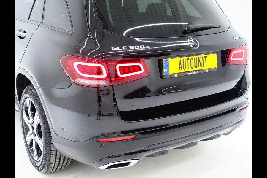 Mercedes-Benz GLC 300e 4MATIC Premium Night Black | Panoramadak | 360 | Keyless | Adaptive Cruise | Treeplanken | Carplay