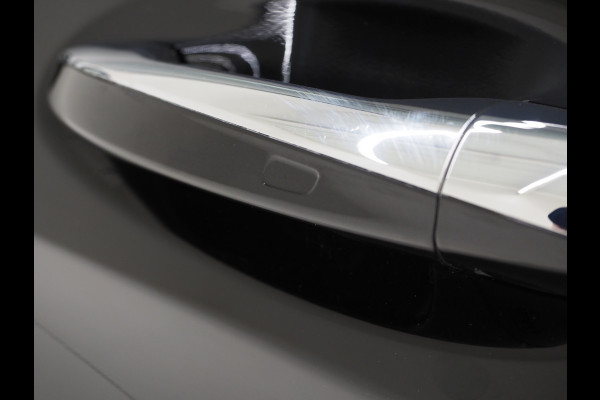 Mercedes-Benz GLC 300e 4MATIC Premium Night Black | Panoramadak | 360 | Keyless | Adaptive Cruise | Treeplanken | Carplay