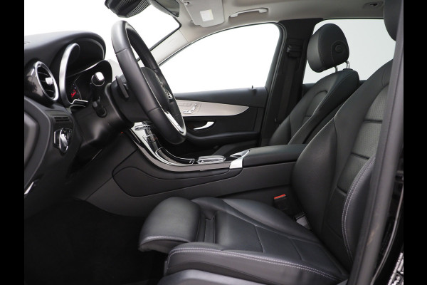 Mercedes-Benz GLC 300e 4MATIC Premium Night Black | Panoramadak | 360 | Keyless | Adaptive Cruise | Treeplanken | Carplay