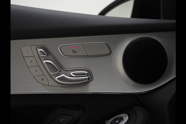 Mercedes-Benz GLC 300e 4MATIC Premium Night Black | Panoramadak | 360 | Keyless | Adaptive Cruise | Treeplanken | Carplay