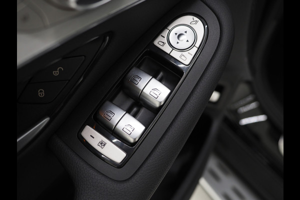 Mercedes-Benz GLC 300e 4MATIC Premium Night Black | Panoramadak | 360 | Keyless | Adaptive Cruise | Treeplanken | Carplay