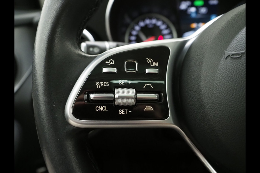 Mercedes-Benz GLC 300e 4MATIC Premium Night Black | Panoramadak | 360 | Keyless | Adaptive Cruise | Treeplanken | Carplay