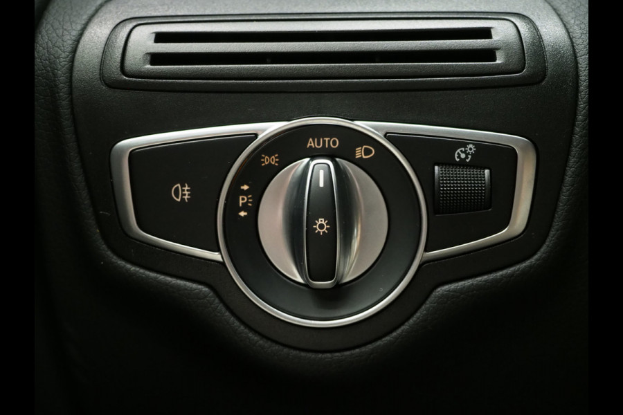 Mercedes-Benz GLC 300e 4MATIC Premium Night Black | Panoramadak | 360 | Keyless | Adaptive Cruise | Treeplanken | Carplay