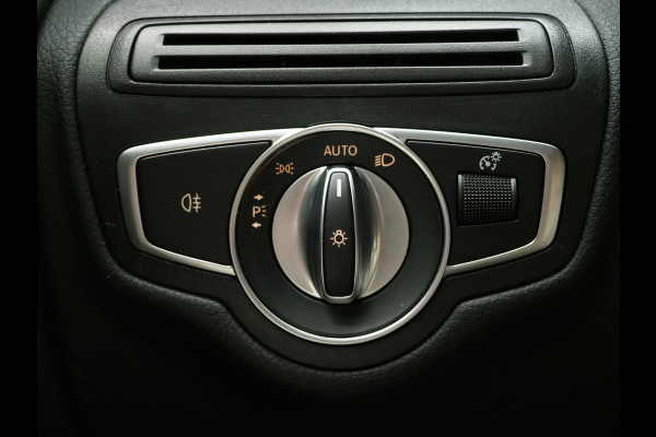 Mercedes-Benz GLC 300e 4MATIC Premium Night Black | Panoramadak | 360 | Keyless | Adaptive Cruise | Treeplanken | Carplay