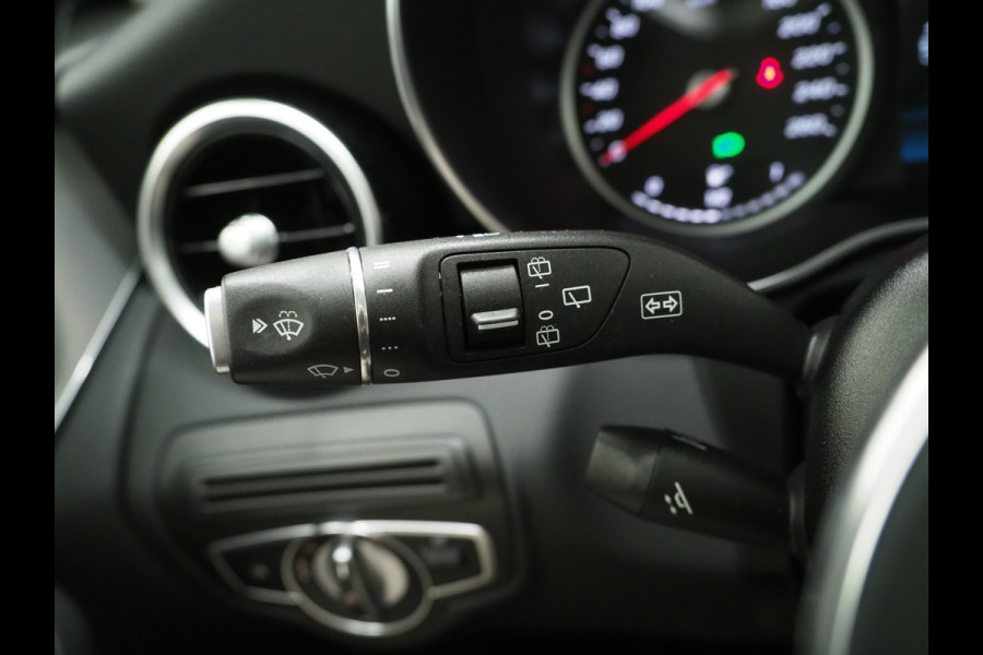 Mercedes-Benz GLC 300e 4MATIC Premium Night Black | Panoramadak | 360 | Keyless | Adaptive Cruise | Treeplanken | Carplay