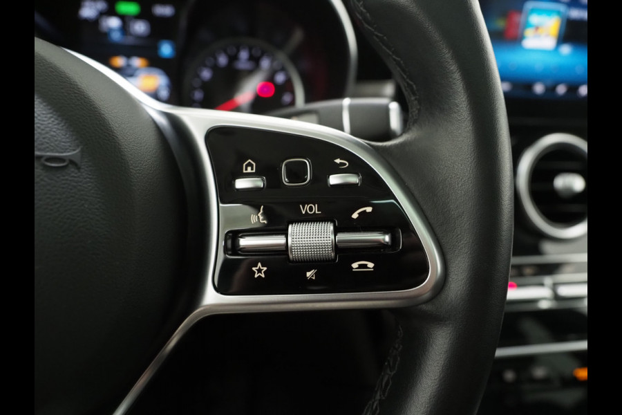 Mercedes-Benz GLC 300e 4MATIC Premium Night Black | Panoramadak | 360 | Keyless | Adaptive Cruise | Treeplanken | Carplay