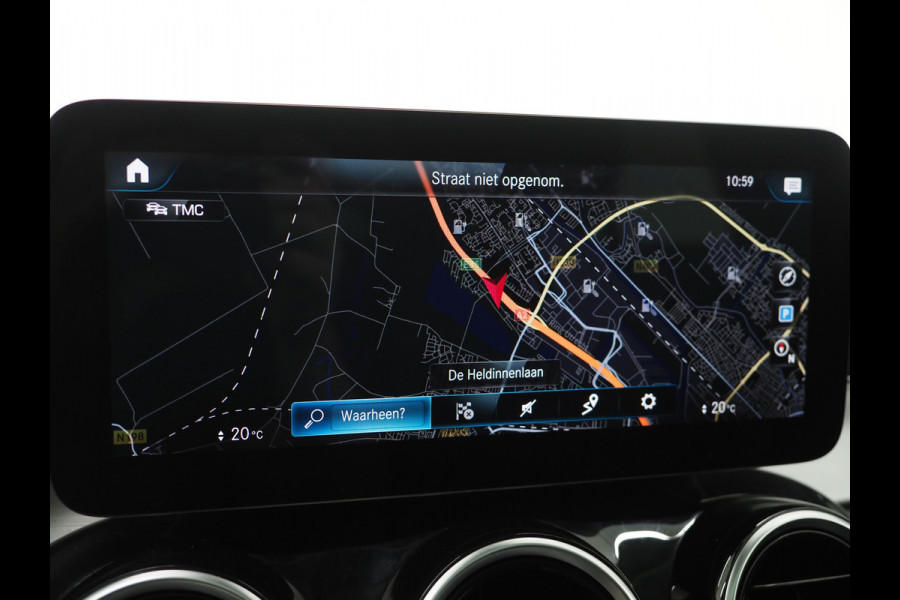 Mercedes-Benz GLC 300e 4MATIC Premium Night Black | Panoramadak | 360 | Keyless | Adaptive Cruise | Treeplanken | Carplay