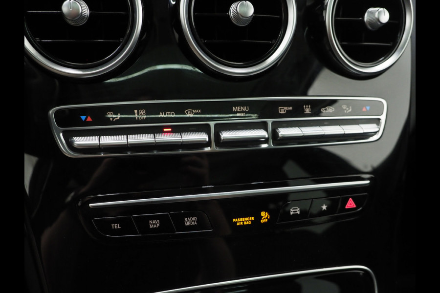 Mercedes-Benz GLC 300e 4MATIC Premium Night Black | Panoramadak | 360 | Keyless | Adaptive Cruise | Treeplanken | Carplay