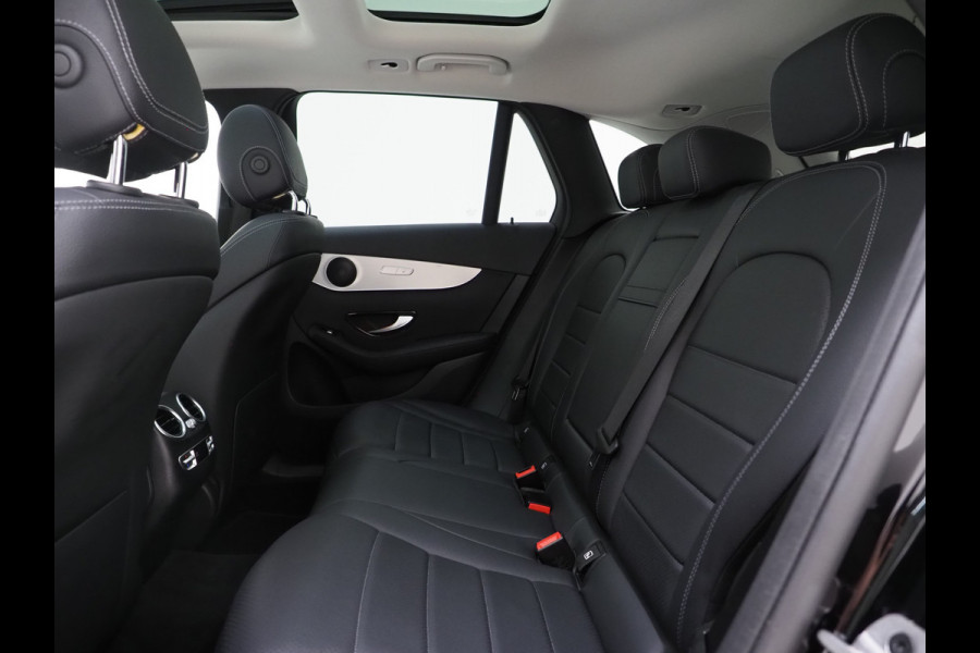Mercedes-Benz GLC 300e 4MATIC Premium Night Black | Panoramadak | 360 | Keyless | Adaptive Cruise | Treeplanken | Carplay