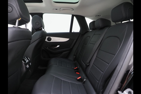 Mercedes-Benz GLC 300e 4MATIC Premium Night Black | Panoramadak | 360 | Keyless | Adaptive Cruise | Treeplanken | Carplay