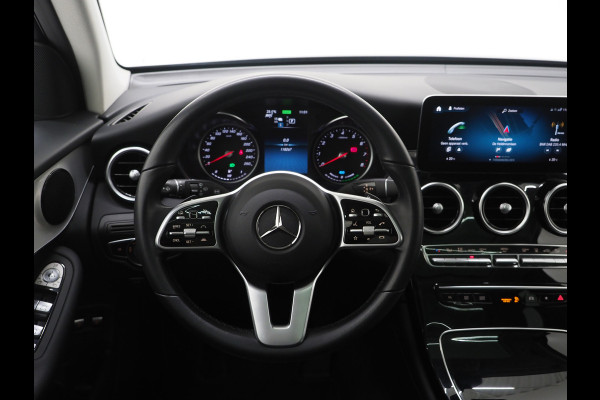 Mercedes-Benz GLC 300e 4MATIC Premium Night Black | Panoramadak | 360 | Keyless | Adaptive Cruise | Treeplanken | Carplay