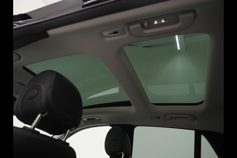 Mercedes-Benz GLC 300e 4MATIC Premium Night Black | Panoramadak | 360 | Keyless | Adaptive Cruise | Treeplanken | Carplay