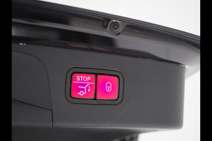 Mercedes-Benz GLC 300e 4MATIC Premium Night Black | Panoramadak | 360 | Keyless | Adaptive Cruise | Treeplanken | Carplay