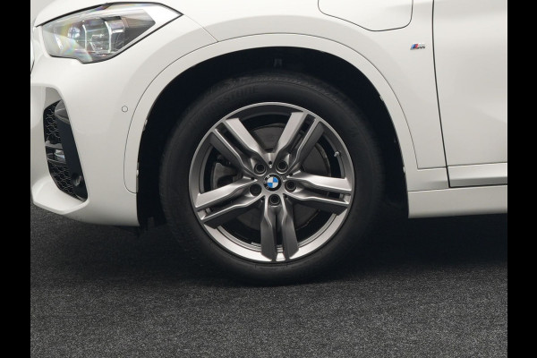 BMW X1 xDrive25e M Sport Plug in Hybrid 221pk Dealer O.H | PHEV | Panodak | Carplay | LED | DAB | Sportstoelen Verwarmd | Navi Prof |