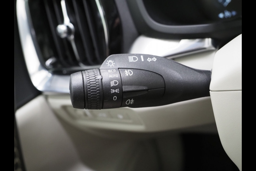 Volvo V60 2.0 T6 Twin Engine AWD Inscription | Panoramadak | Trekhaak | Camera | Memory | LED | Carplay