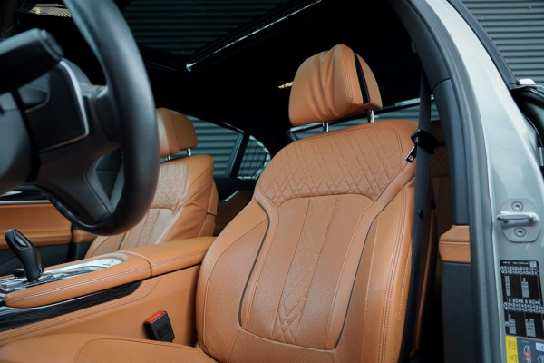BMW 7 Serie 745e High Executive / M-Sport / Schuifdak / NL Auto / Nieuwe Accu