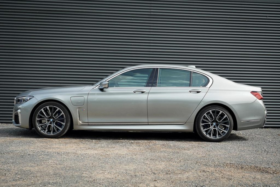 BMW 7 Serie 745e High Executive / M-Sport / Schuifdak / NL Auto / Nieuwe Accu