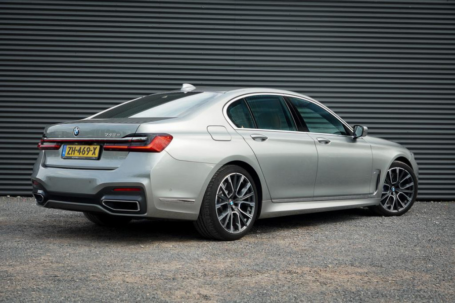 BMW 7 Serie 745e High Executive / M-Sport / Schuifdak / NL Auto / Nieuwe Accu
