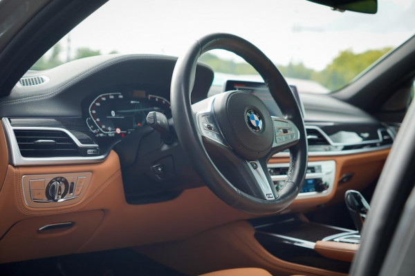BMW 7 Serie 745e High Executive / M-Sport / Schuifdak / NL Auto / Nieuwe Accu