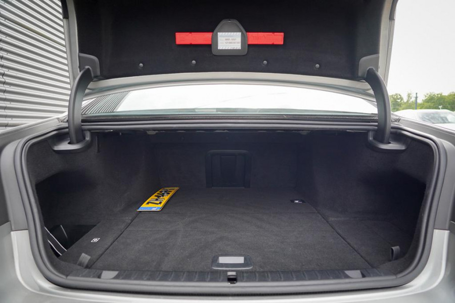 BMW 7 Serie 745e High Executive / M-Sport / Schuifdak / NL Auto / Nieuwe Accu