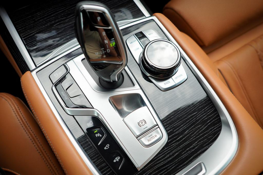 BMW 7 Serie 745e High Executive / M-Sport / Schuifdak / NL Auto / Nieuwe Accu