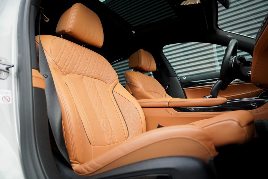 BMW 7 Serie 745e High Executive / M-Sport / Schuifdak / NL Auto / Nieuwe Accu