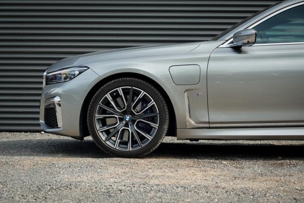 BMW 7 Serie 745e High Executive / M-Sport / Schuifdak / NL Auto / Nieuwe Accu