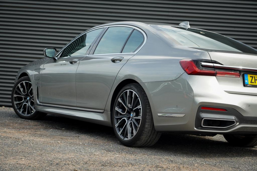 BMW 7 Serie 745e High Executive / M-Sport / Schuifdak / NL Auto / Nieuwe Accu