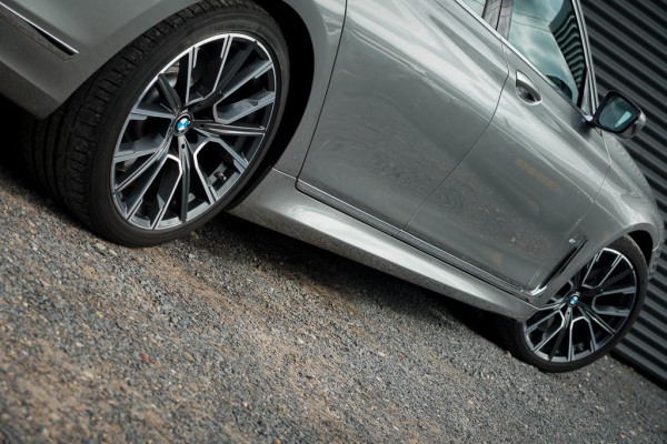 BMW 7 Serie 745e High Executive / M-Sport / Schuifdak / NL Auto / Nieuwe Accu