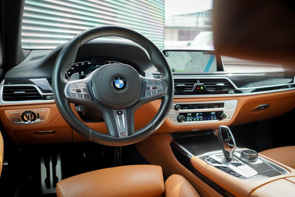 BMW 7 Serie 745e High Executive / M-Sport / Schuifdak / NL Auto / Nieuwe Accu