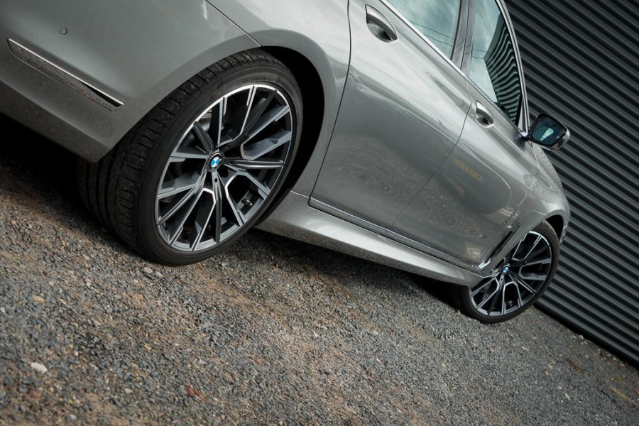 BMW 7 Serie 745e High Executive / M-Sport / Schuifdak / NL Auto / Nieuwe Accu