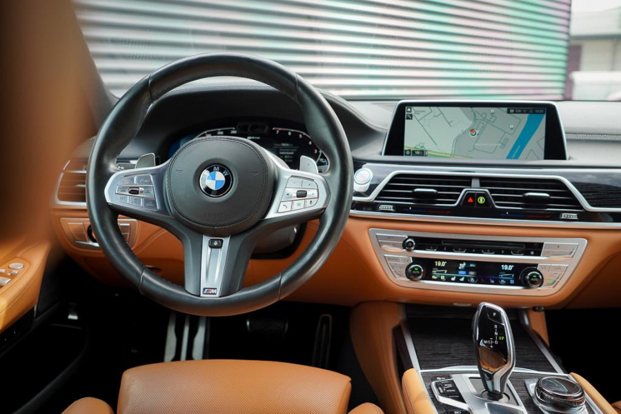 BMW 7 Serie 745e High Executive / M-Sport / Schuifdak / NL Auto / Nieuwe Accu