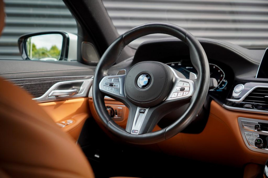 BMW 7 Serie 745e High Executive / M-Sport / Schuifdak / NL Auto / Nieuwe Accu