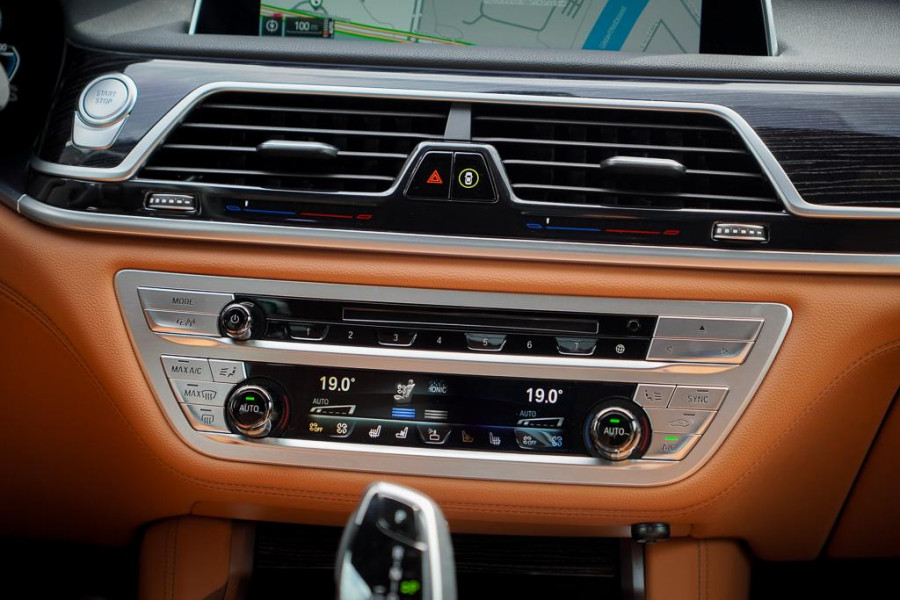 BMW 7 Serie 745e High Executive / M-Sport / Schuifdak / NL Auto / Nieuwe Accu